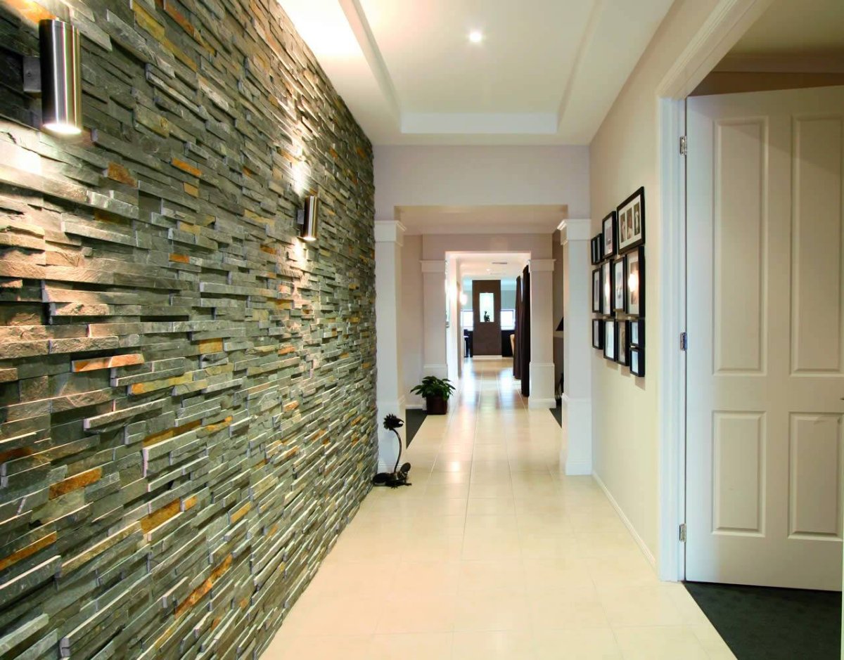 Отделка прихожей декоративным камнем