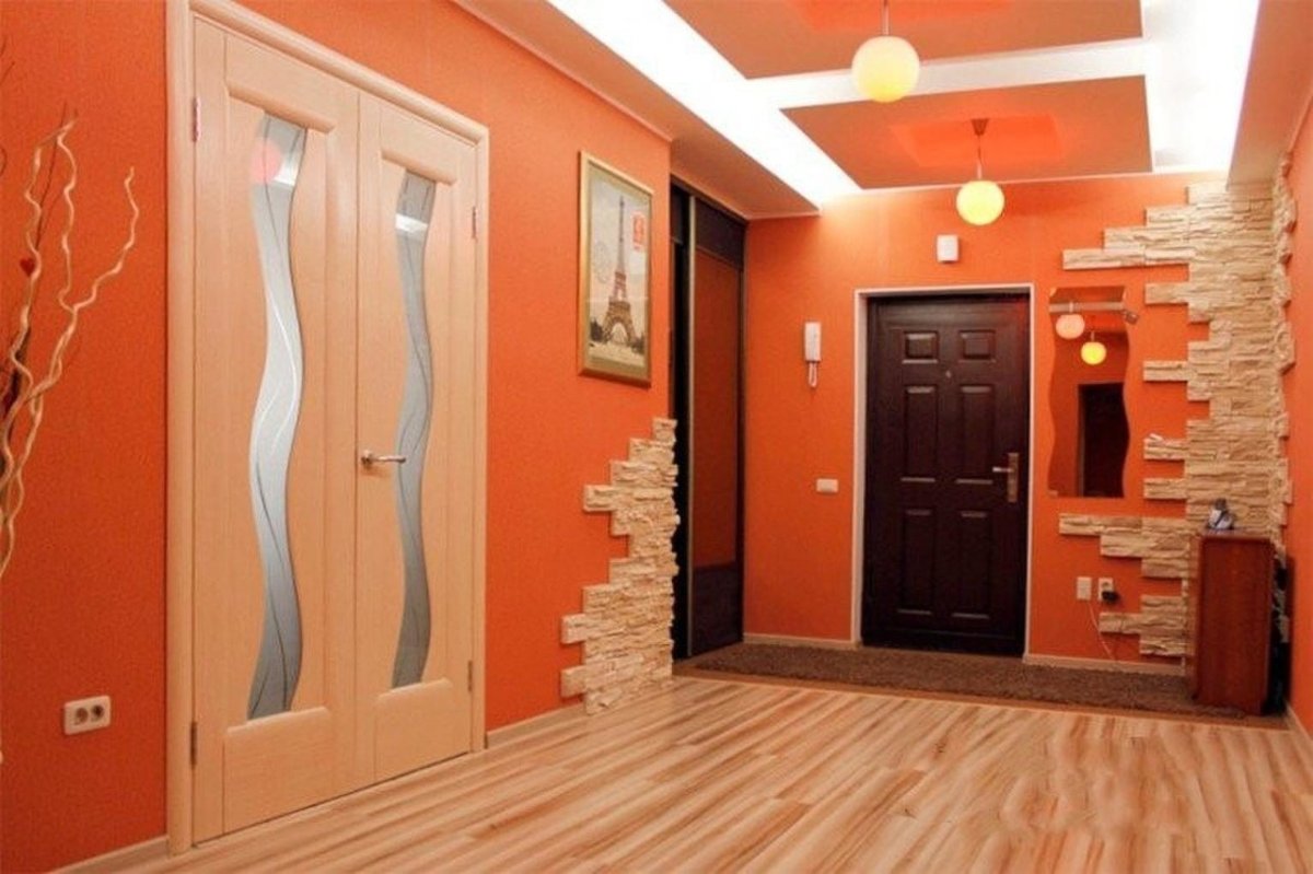 Прихожая в оранжевом цвете