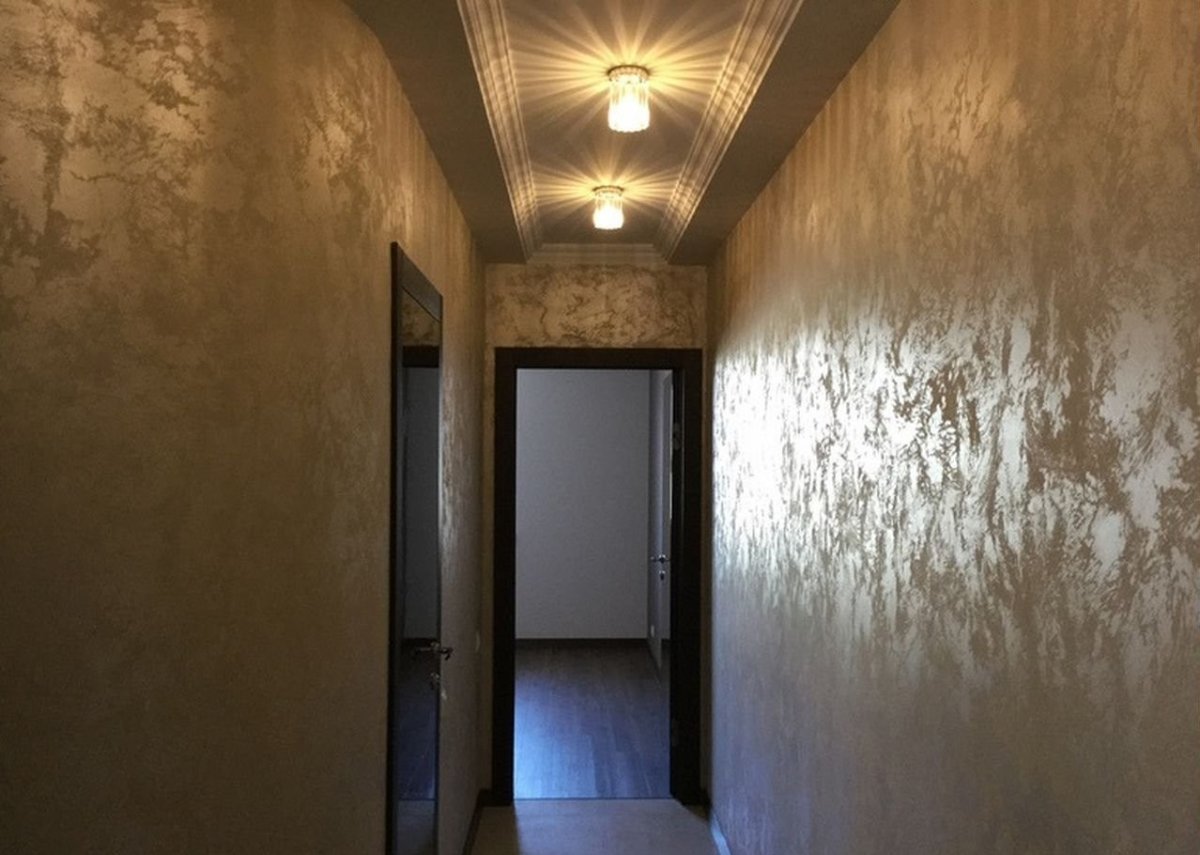 Отделка прихожей декоративной штукатуркой