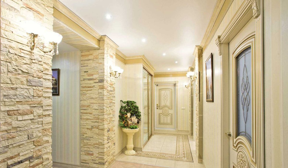 Прихожая отделанная камнем декоративным