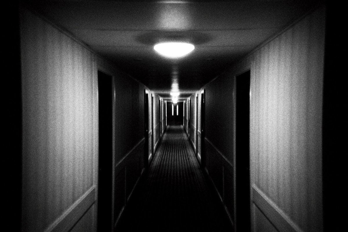 Темный коридор