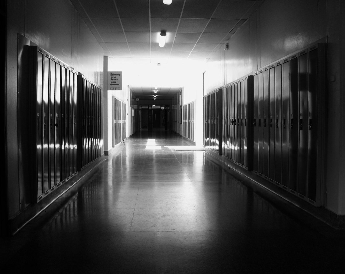 Мрачный коридор