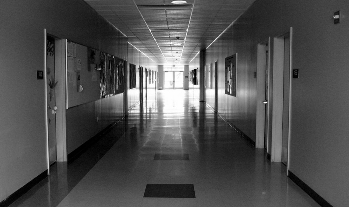 Длинный коридор в больнице