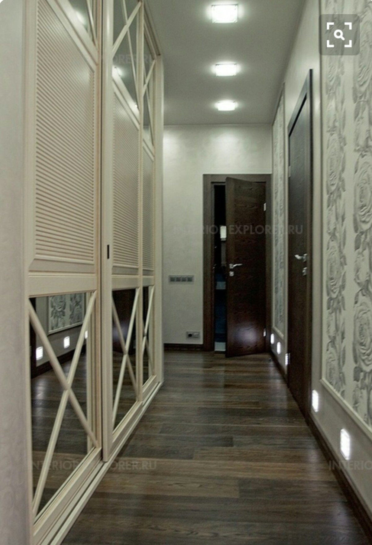 Шкаф в узкую длинную прихо