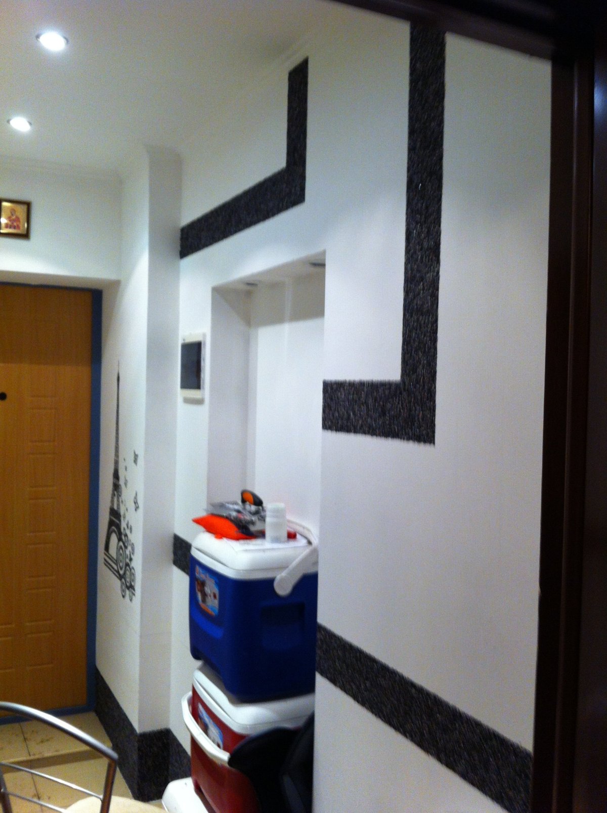 Мозаичная штукатурка в интерьере прихожей