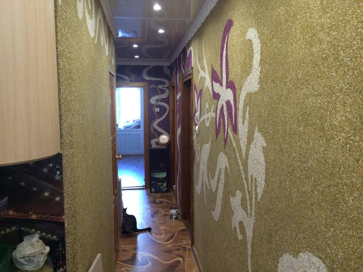 Сочетание жидких обоев с обычными