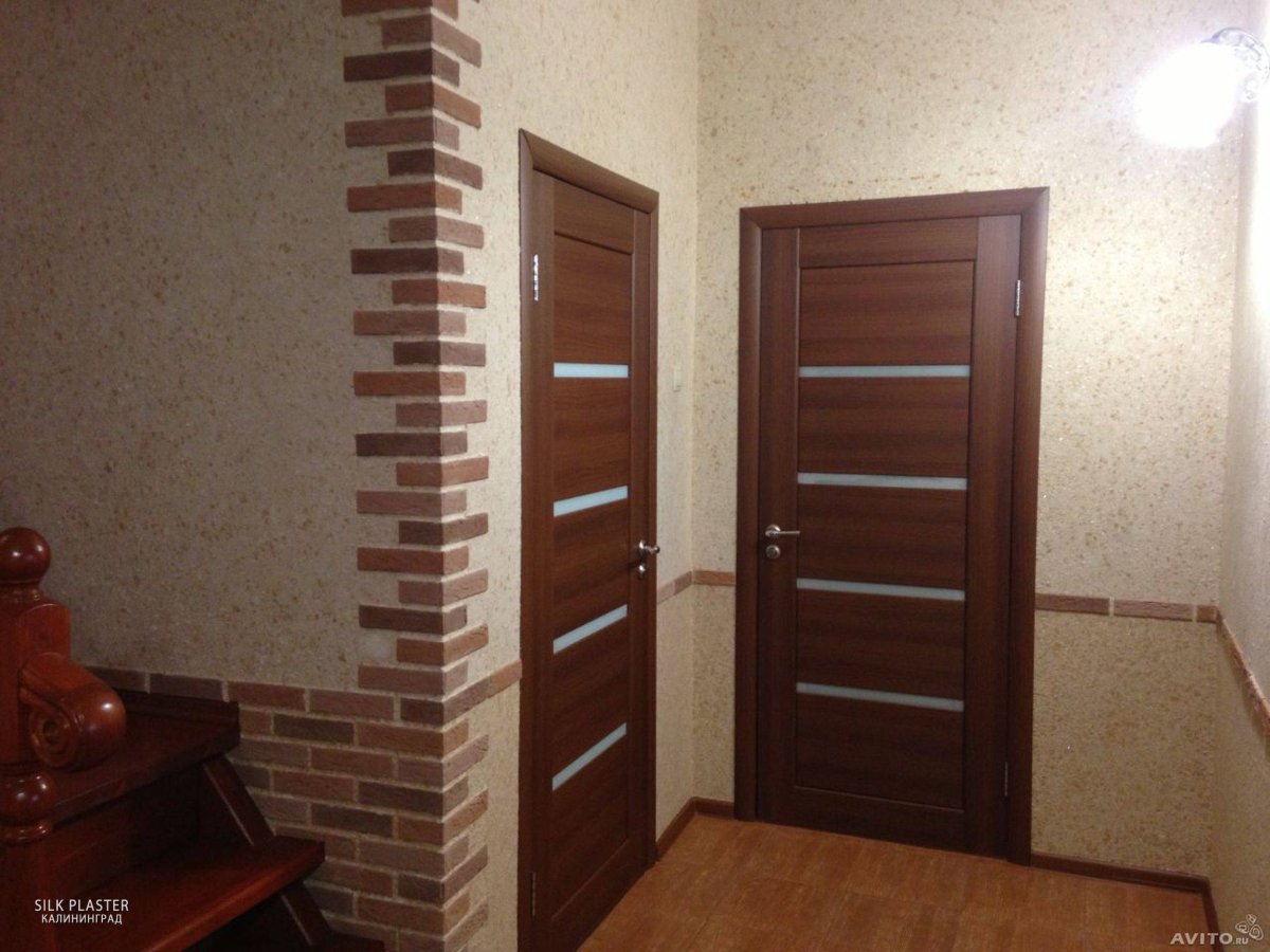 Жидкие обои в прихожей