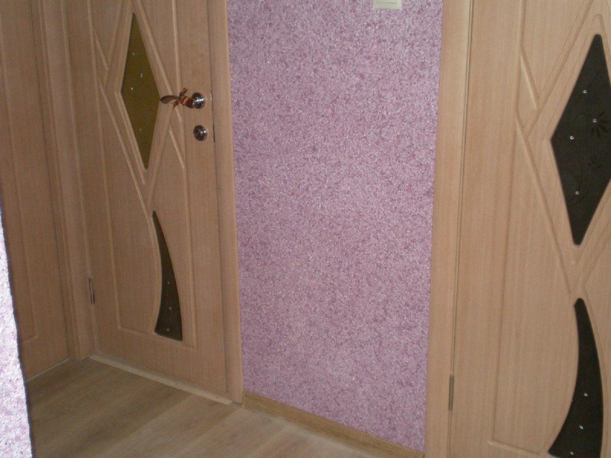 Дизайн прихожей жидкими обоями