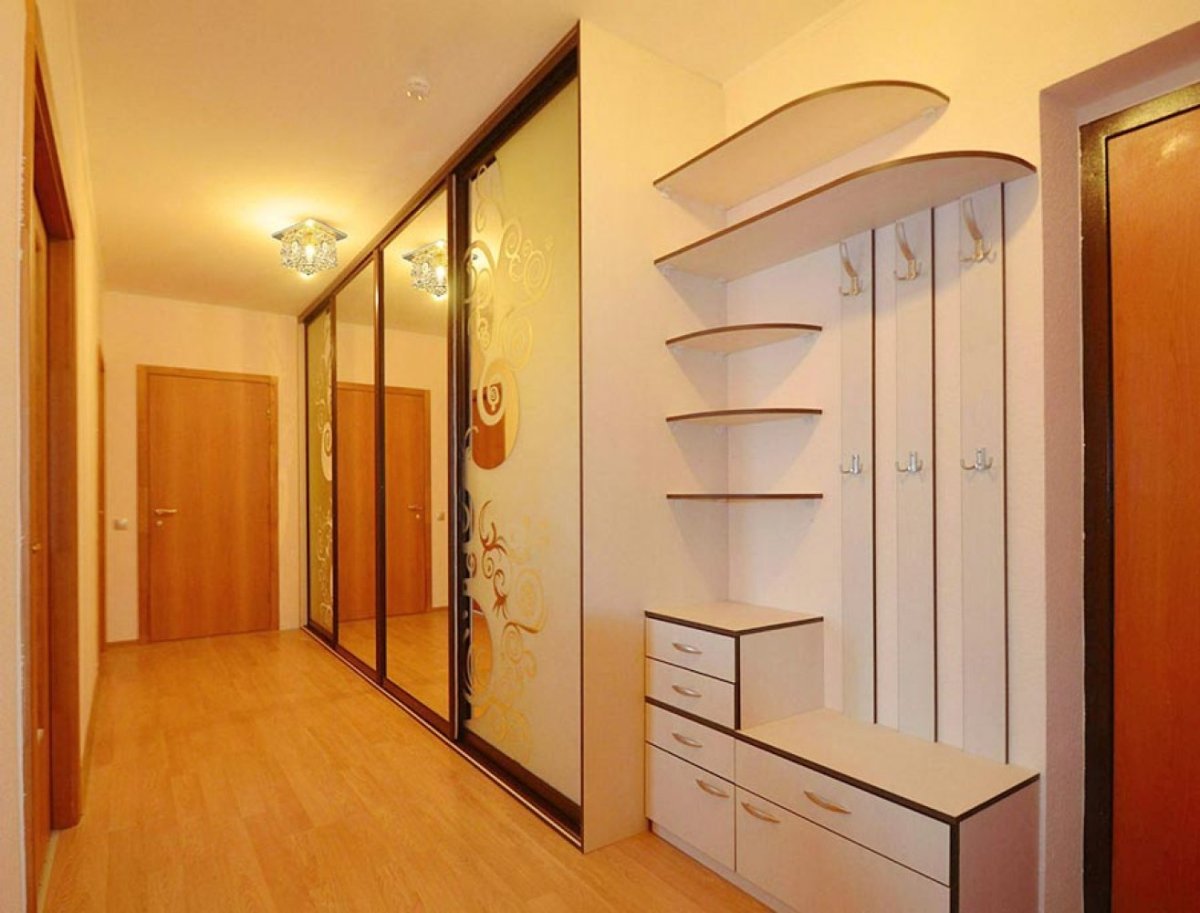 Длинная прихожая