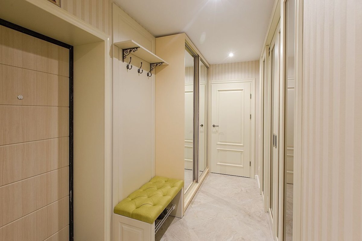 Длинный шкаф в прихожую