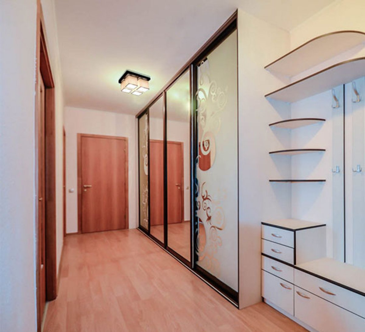 Шкаф купе в коридор