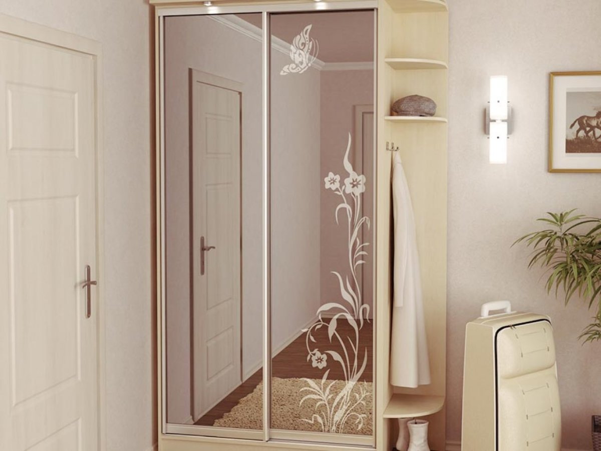 Шкаф в прихожую с зеркалом