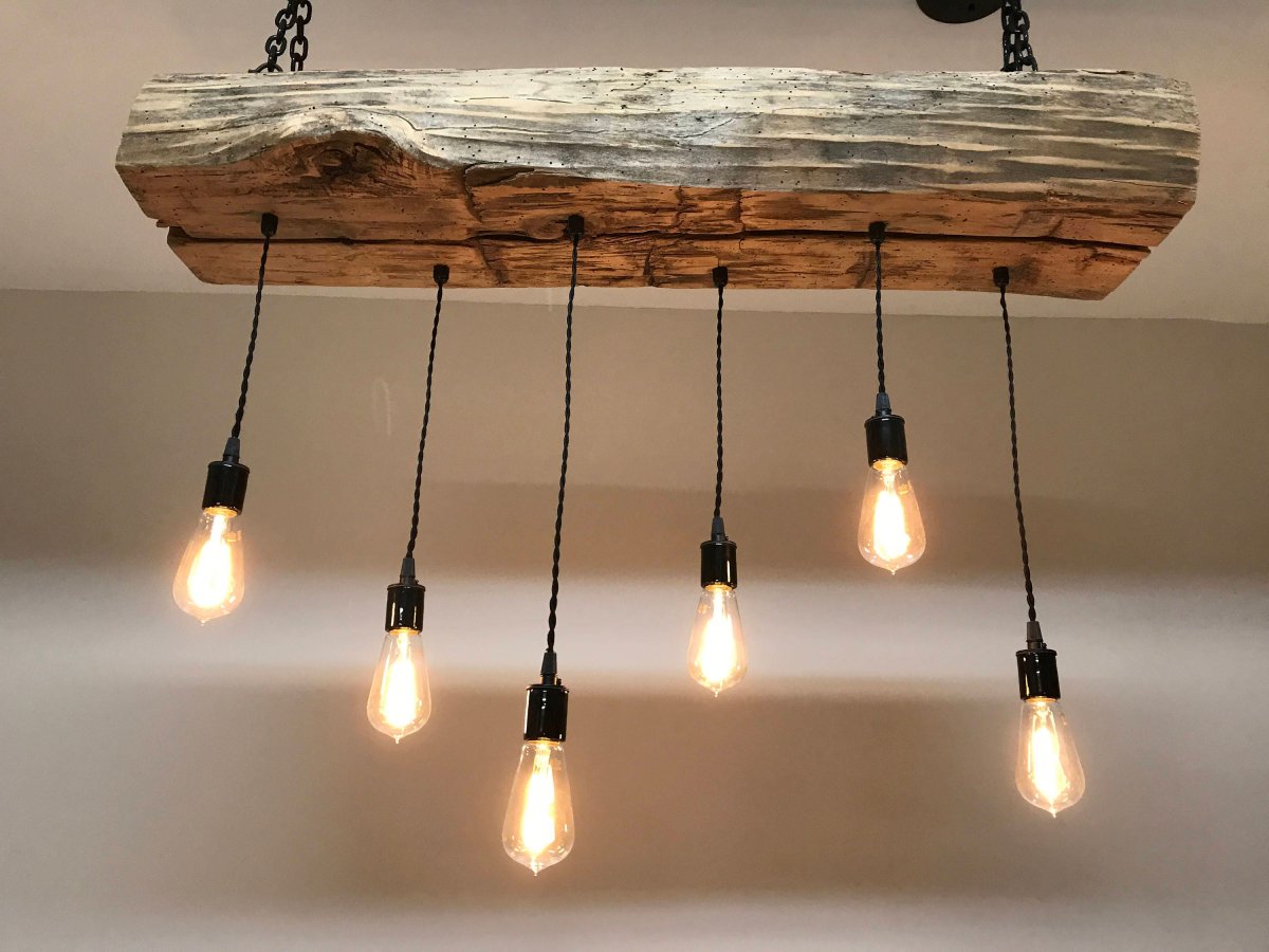 Люстры и светильники из дерева