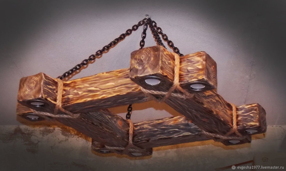 Светильник из дерева