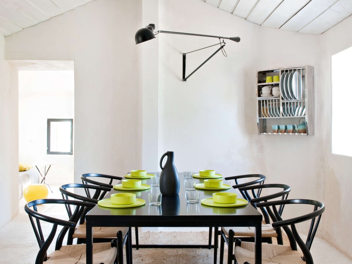 Светильник над кухонным столом