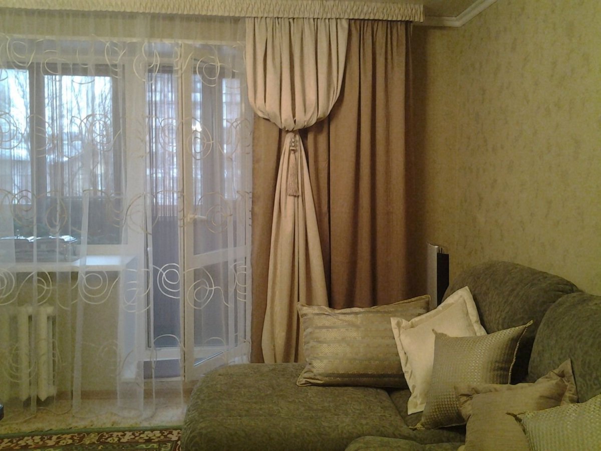 Шторы в комнату с лоджией