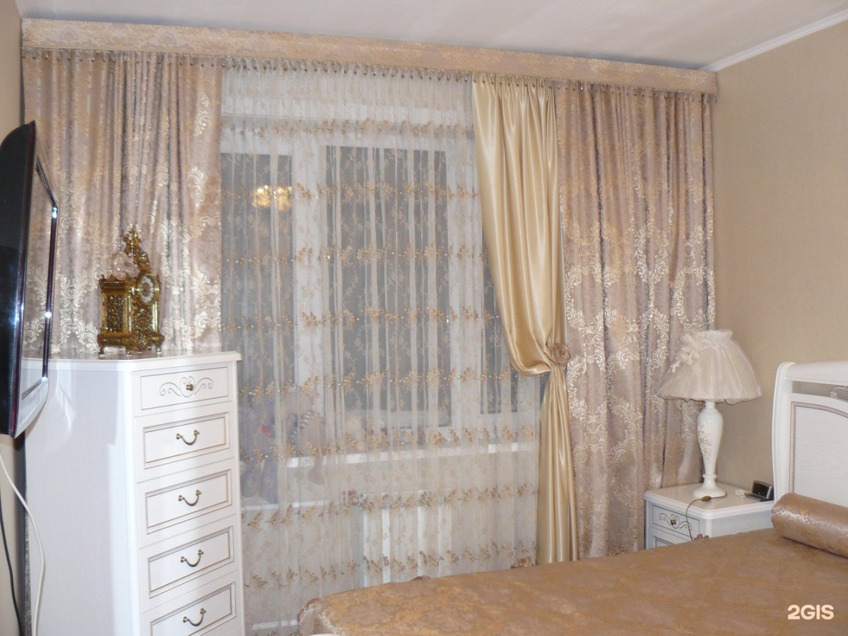 Тюлевые шторы для зала с балконом