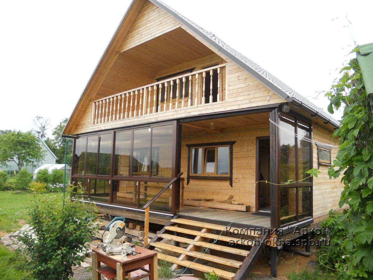 Двухэтажная дача с верандой