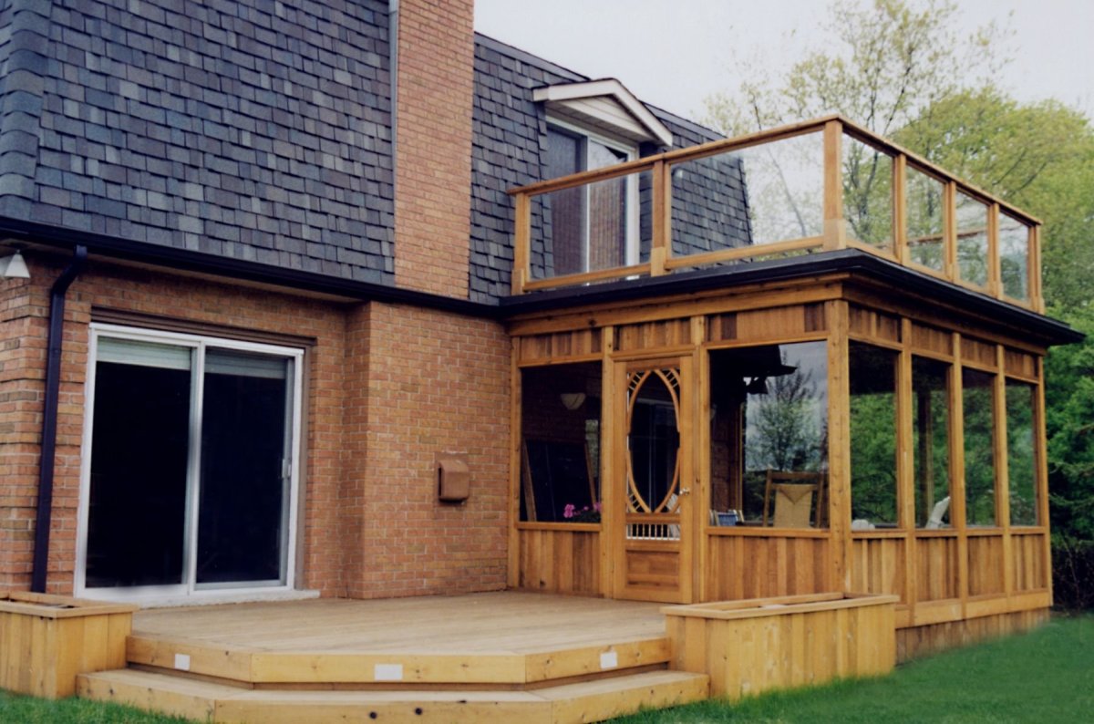 Веранда к кирпичному дому