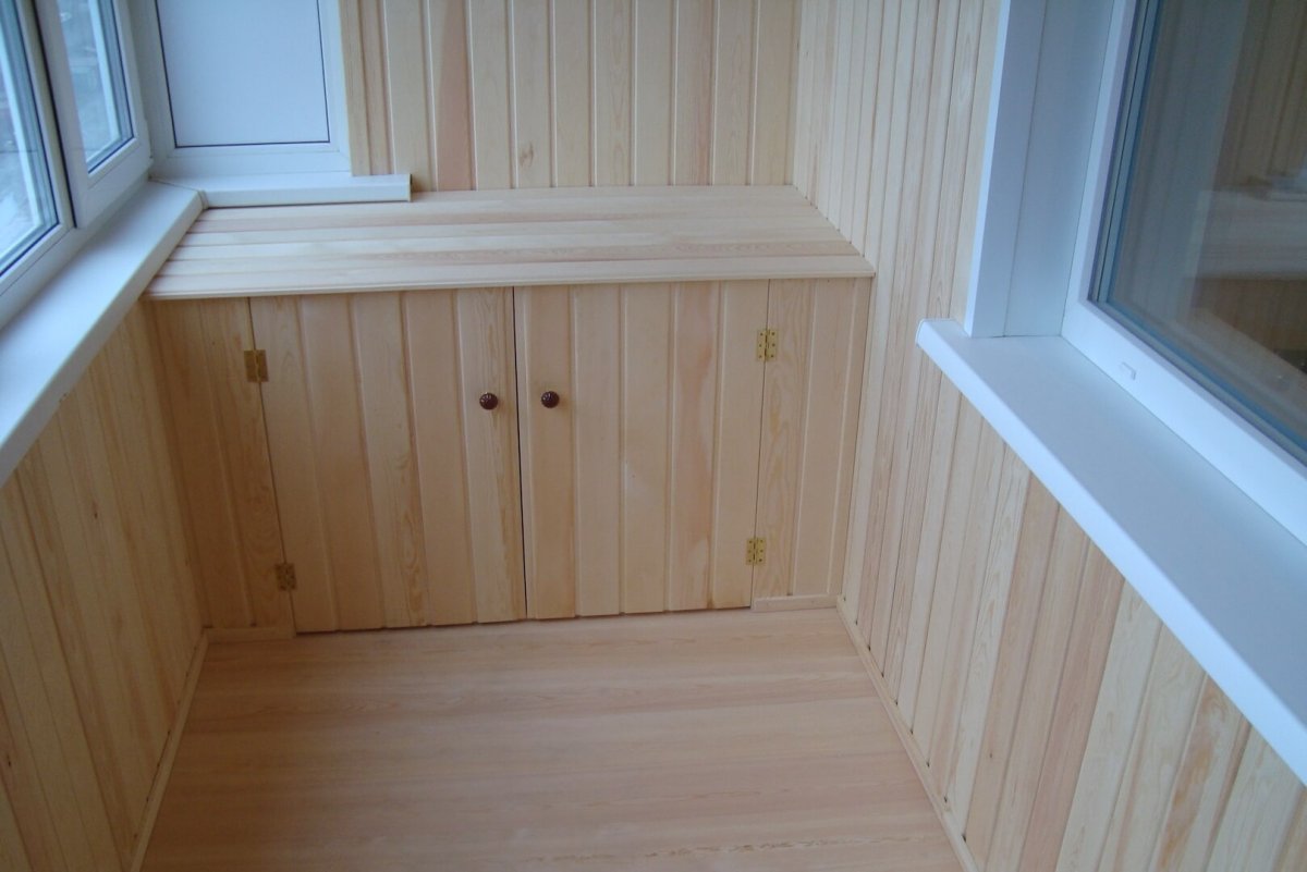 Отделка балкона вагонкой