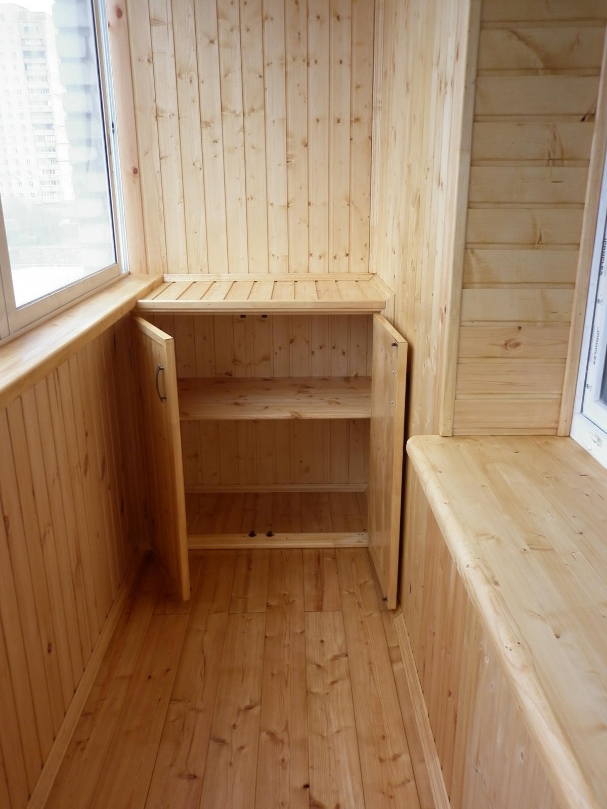 Отделка лоджии вагонкой