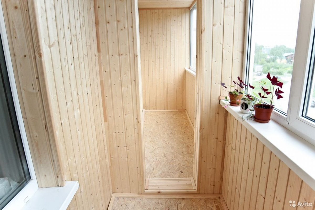 Отделка балкона вагонкой