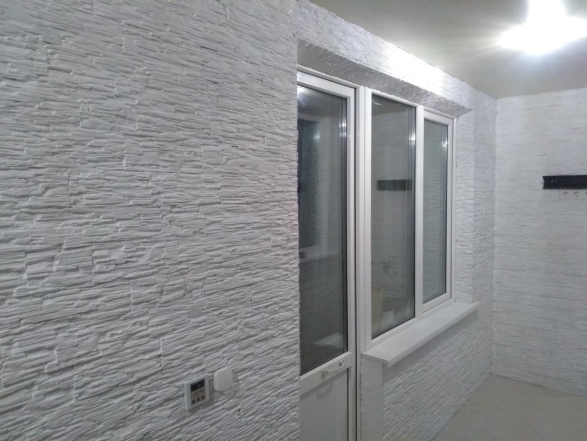 Отделка балкона декоративной штукатуркой