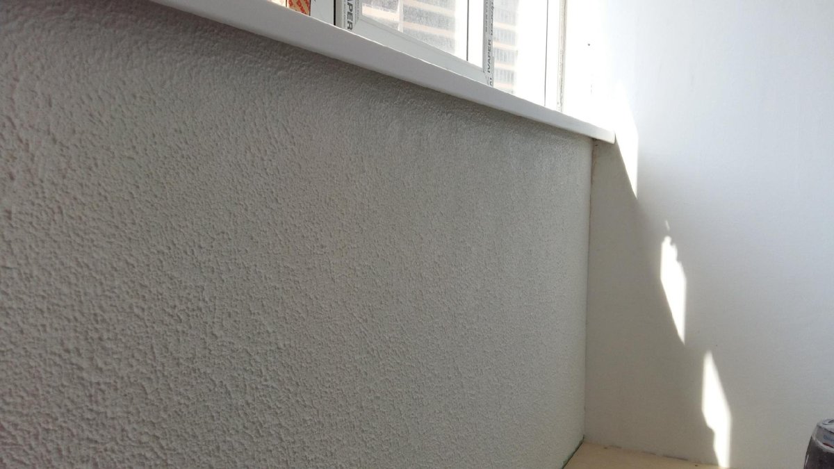 Декоративная штукатурка для внутренней отделки балкона