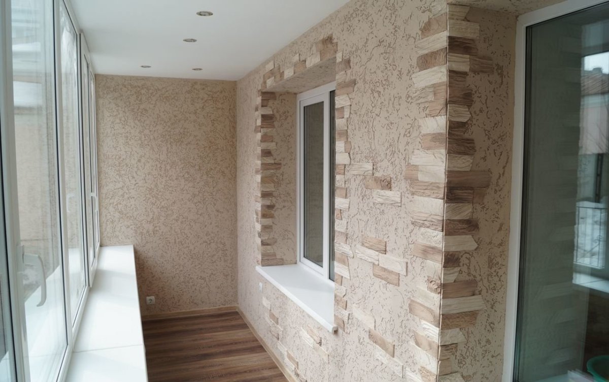 Отделка балкона декоративным камнем