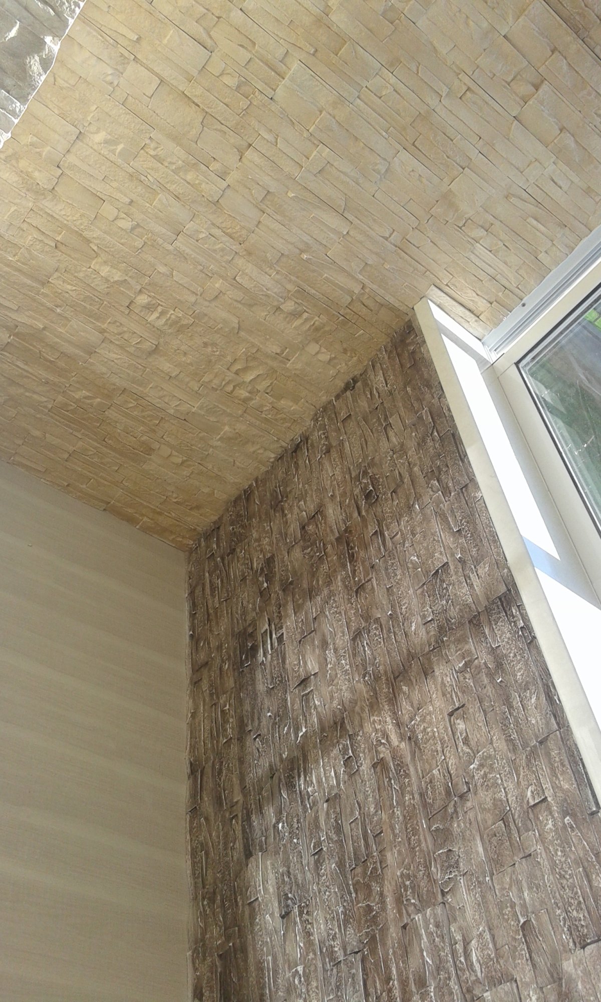 Декоративная штукатурка на лоджии