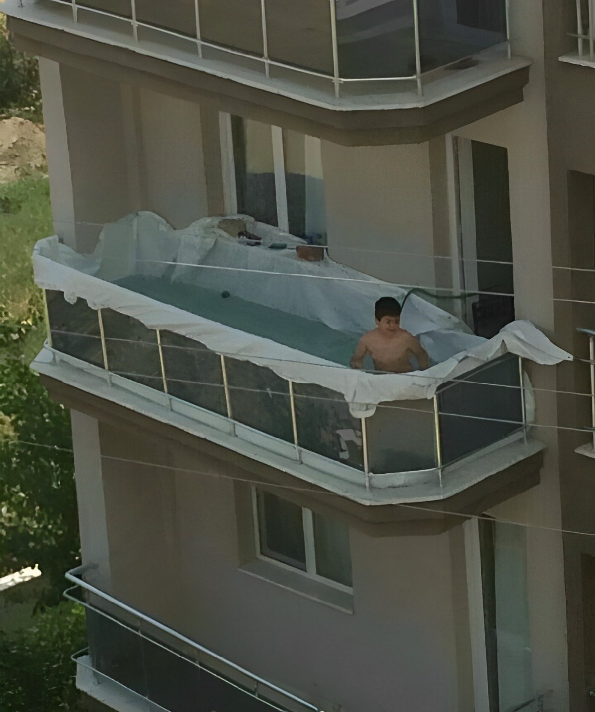 Балкон с бассейном