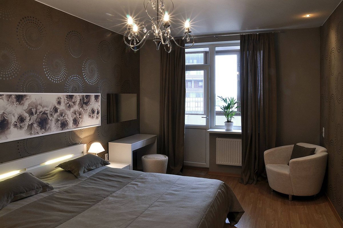 Спальня с выходом на балкон