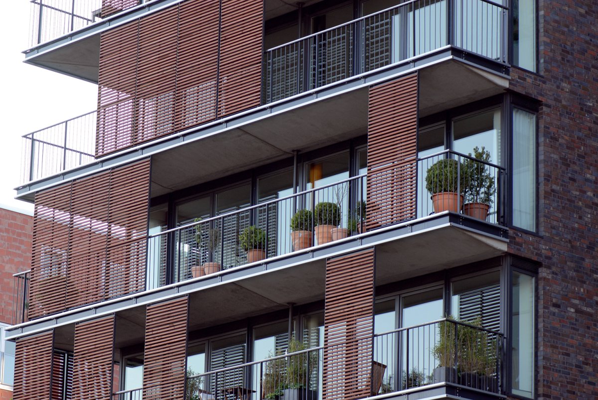 Дом с балконами многоэтажный