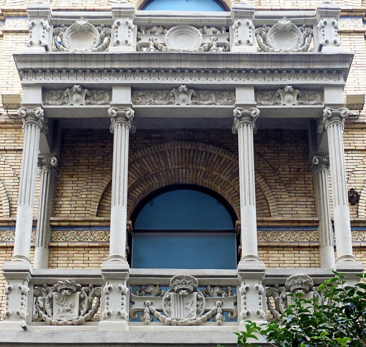 Фасад здания Ампир 19 века