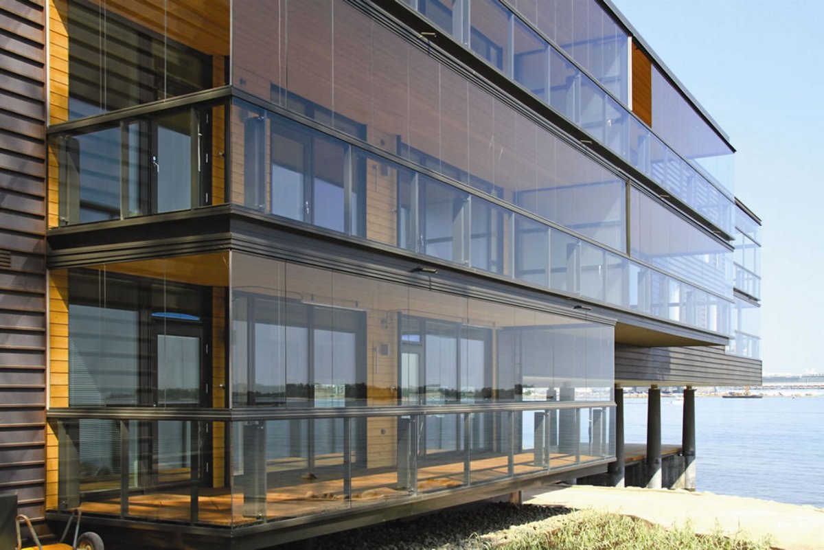 Безрамное витражное остекление