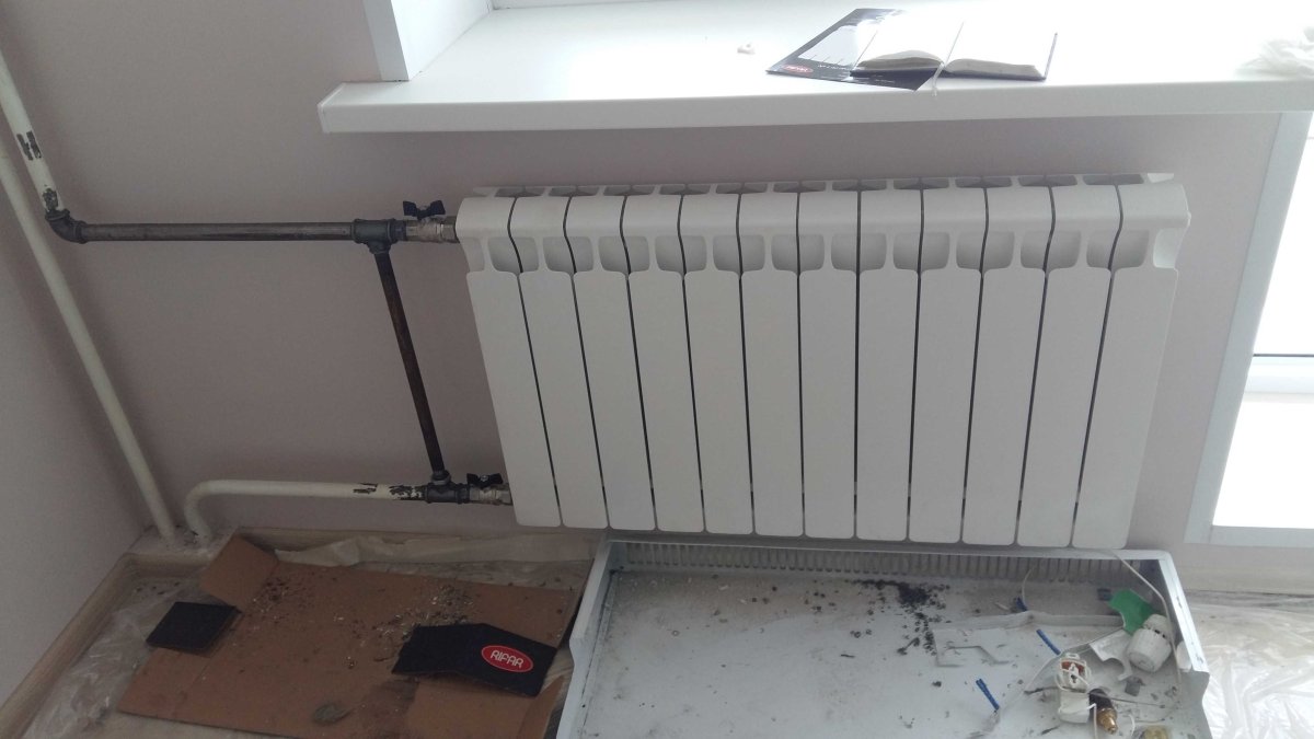 Батарея отопления на балконе