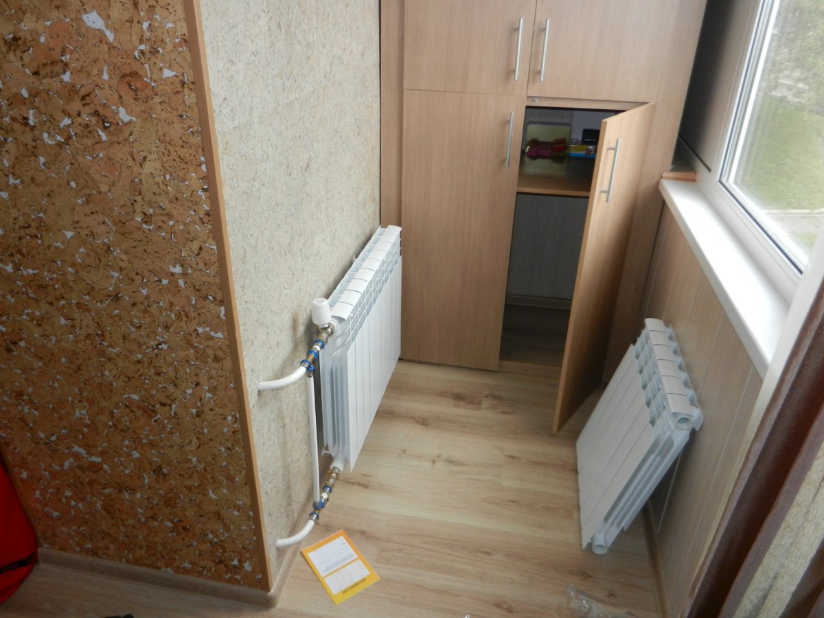 Радиатор отопления на лоджии