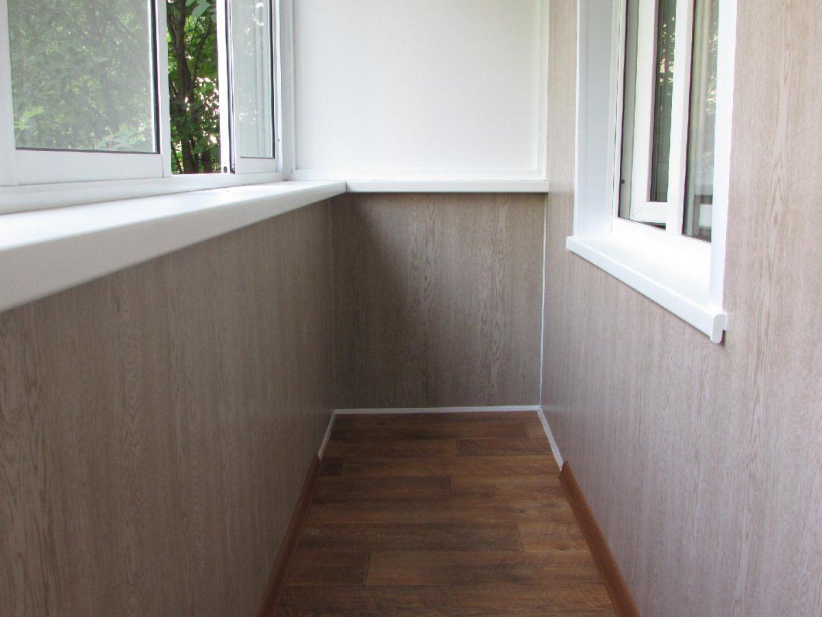 Отделка балкона панелями