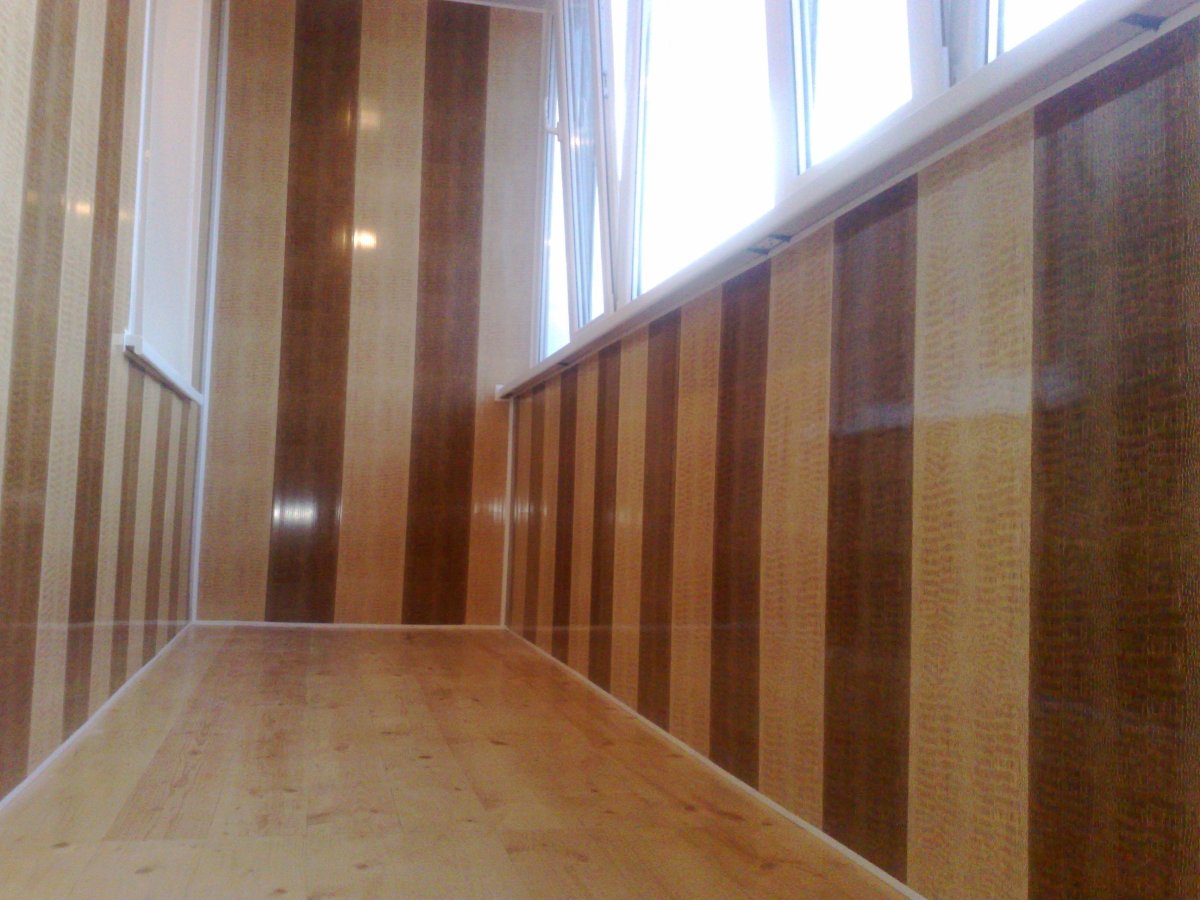 Отделка балкона ламинатом