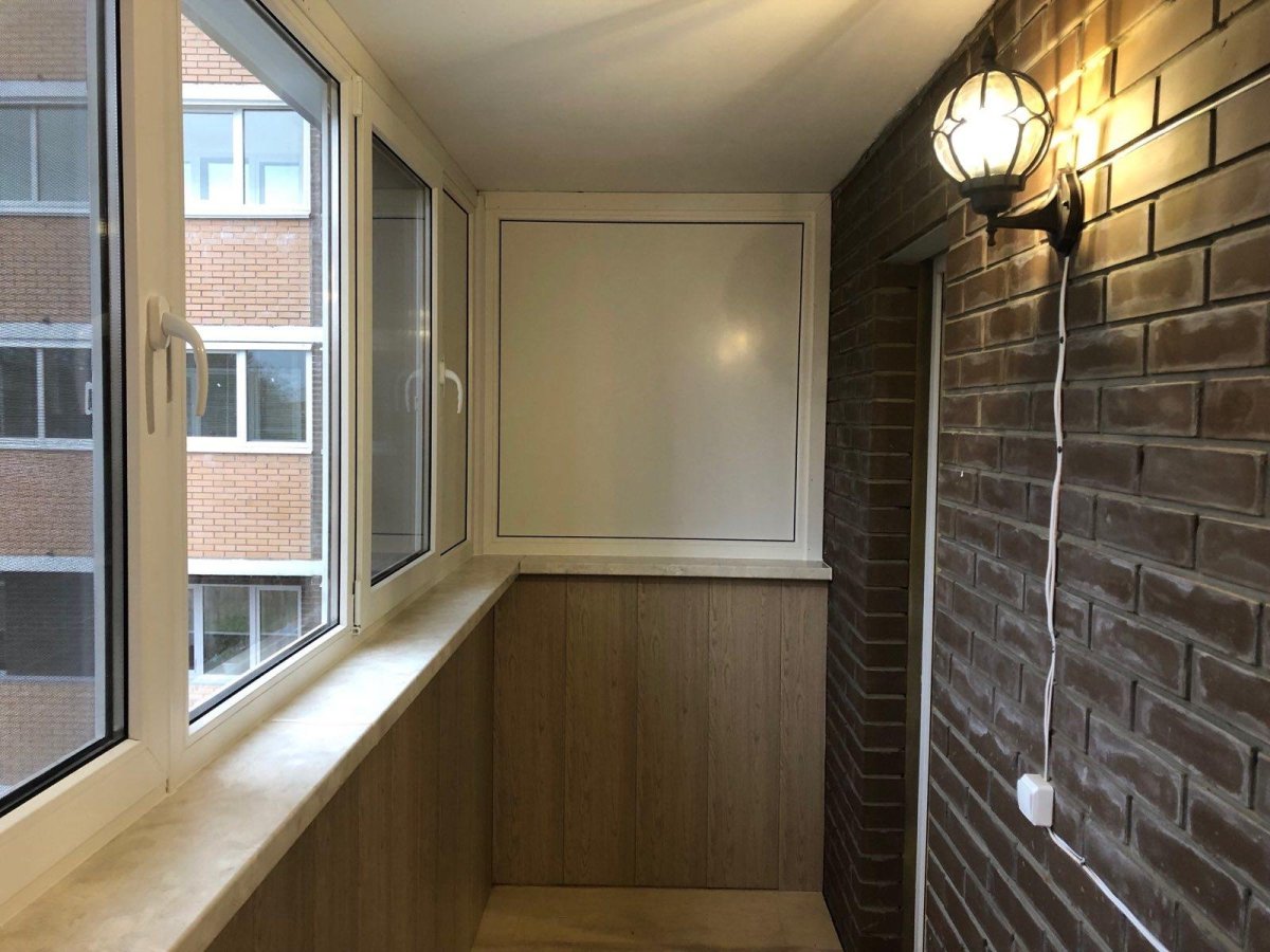 Отделка балкона пластиком