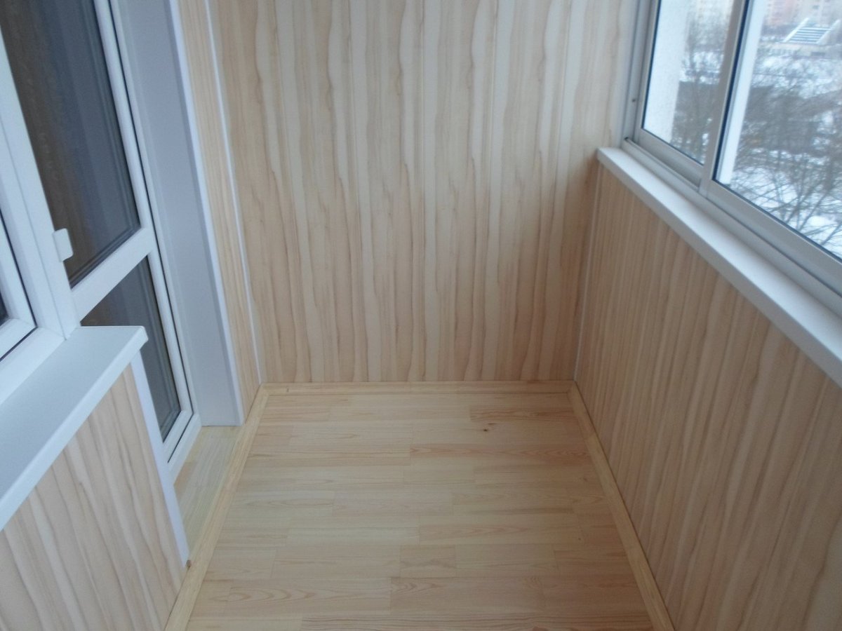 Отделка лоджии вагонкой