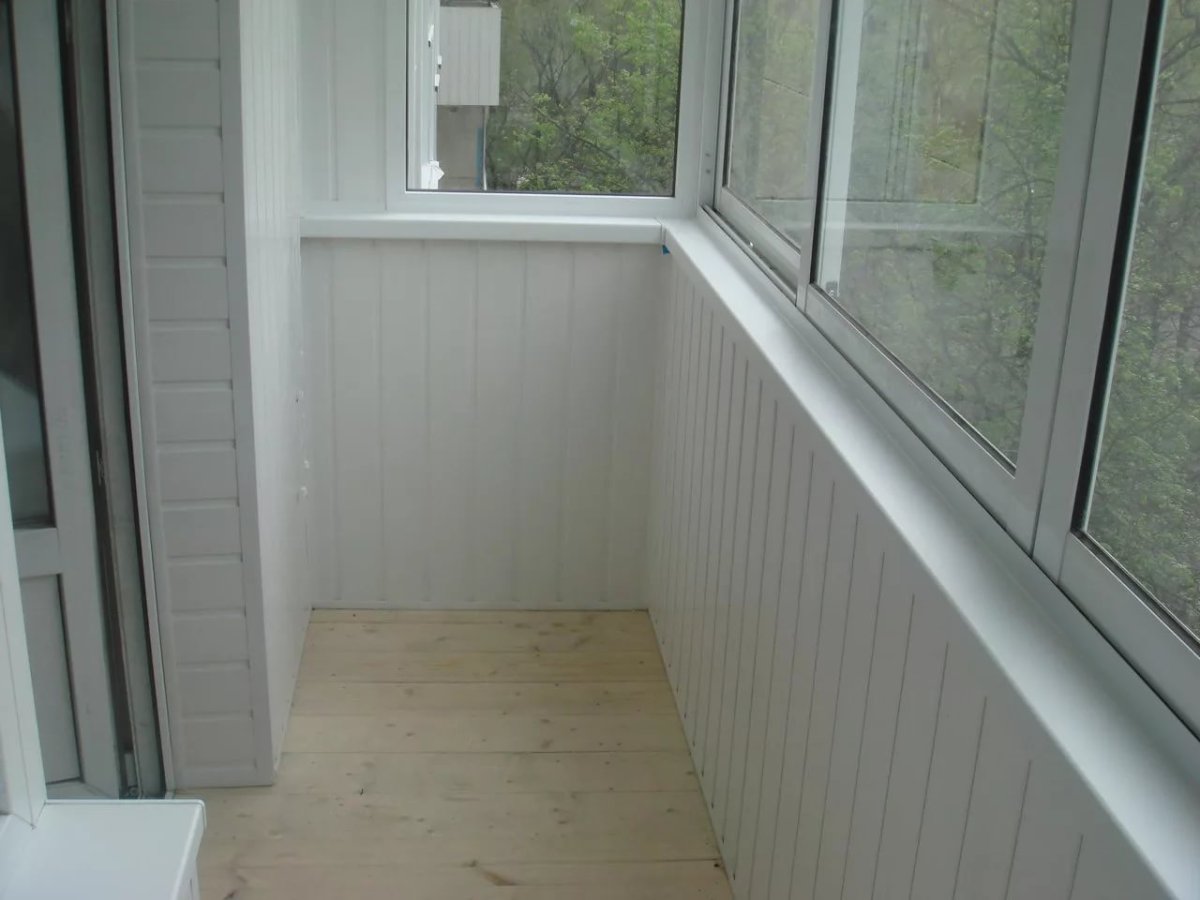 Отделка балкона