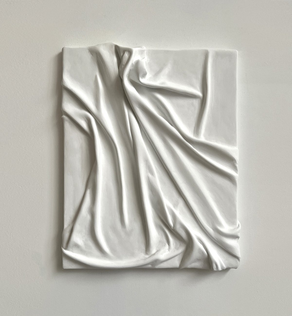 Панно из ткани и гипса