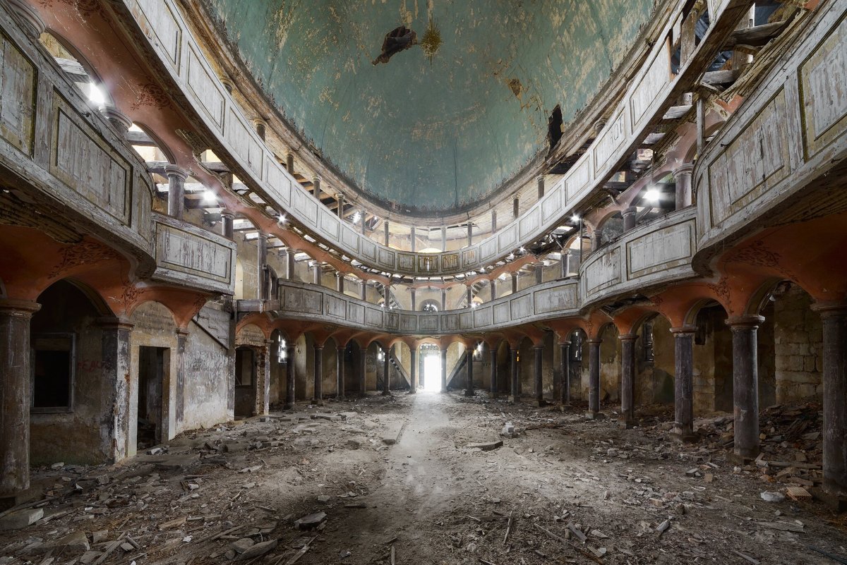 Заброшенное здание ИВАТУ Иркутск