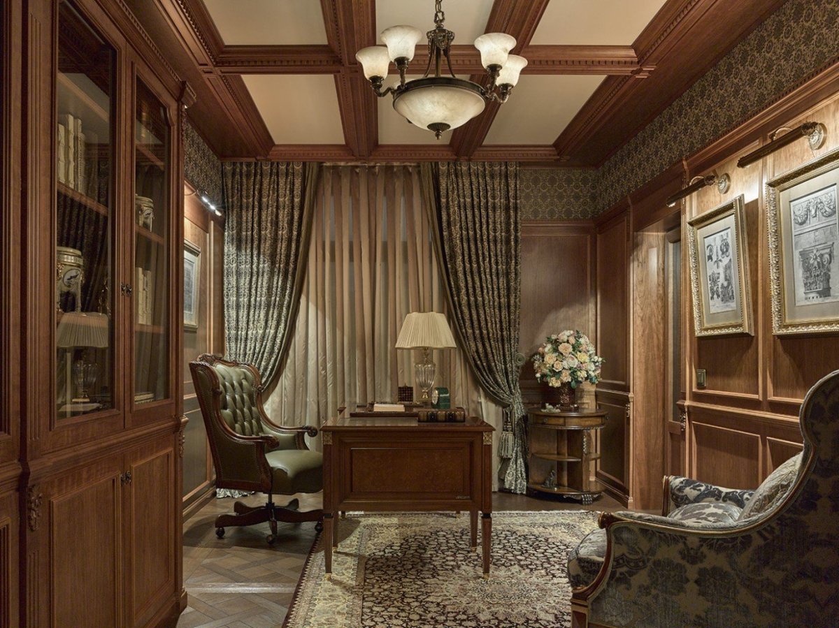 Кабинет в английском стиле в частном доме