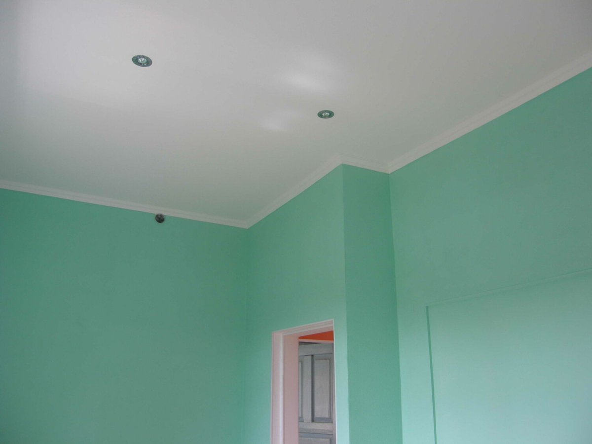 Крашеный потолок