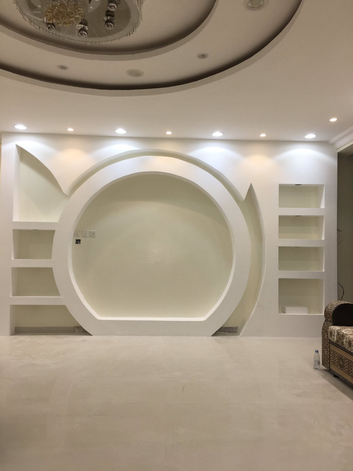 Фигурный гипсокартонный потолок