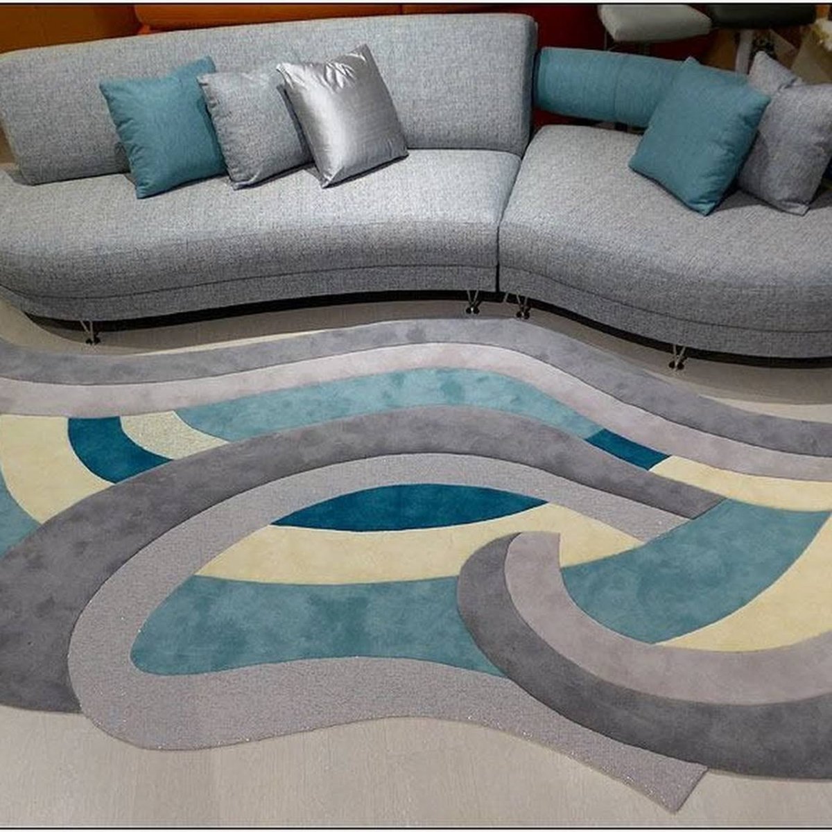 Ковер в гостиную необычной формы