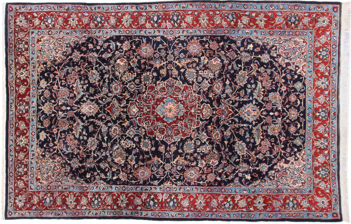 Ковер на стене