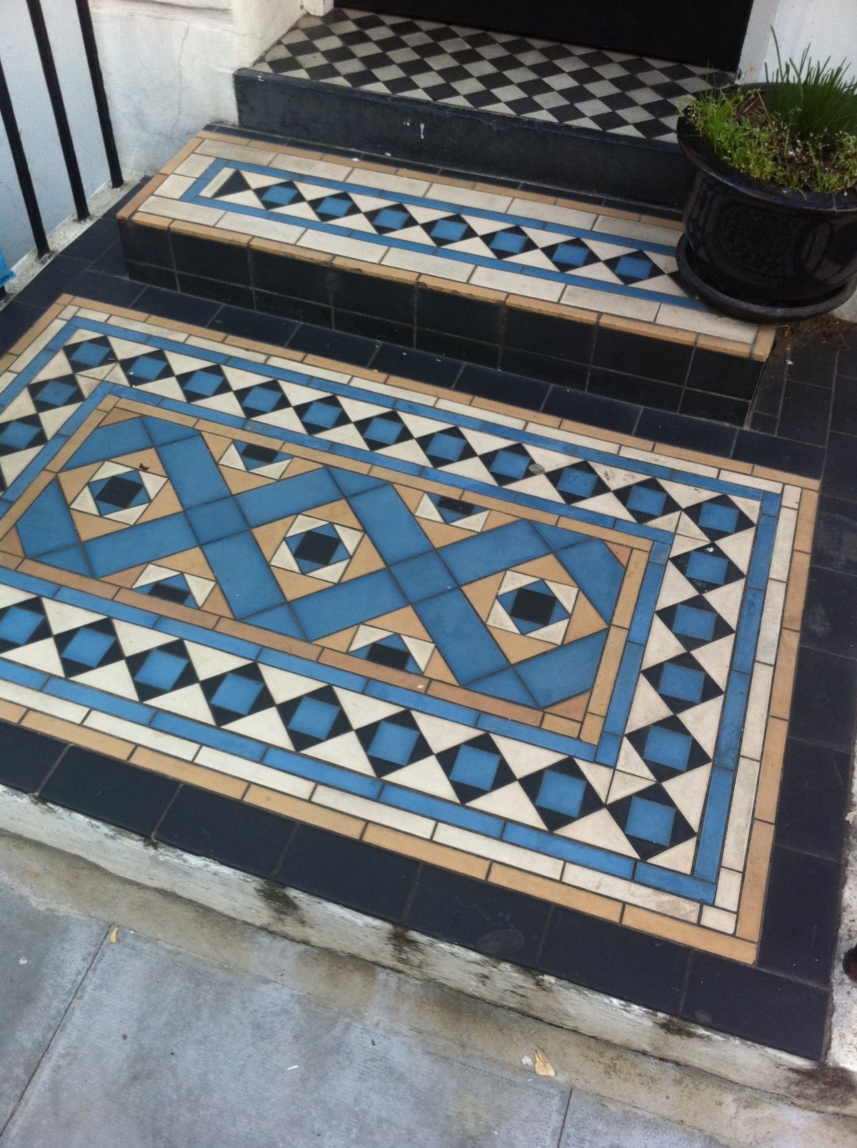 Метлахская плитка в церкви